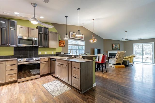 39 Dragoon Court, Rossville, GA 30741