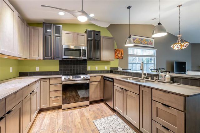 39 Dragoon Court, Rossville, GA 30741