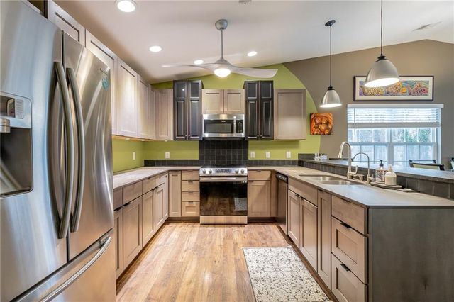 39 Dragoon Court, Rossville, GA 30741