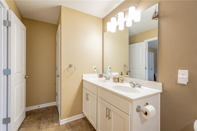 39 Dragoon Court, Rossville, GA 30741