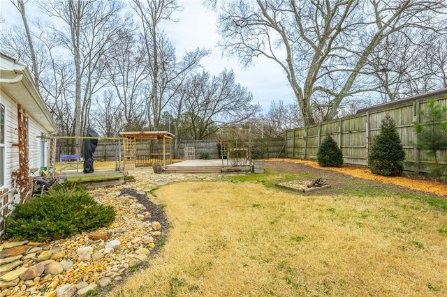 39 Dragoon Court, Rossville, GA 30741