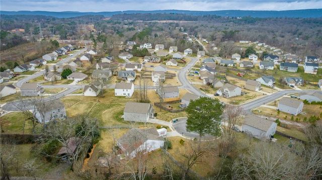 39 Dragoon Court, Rossville, GA 30741