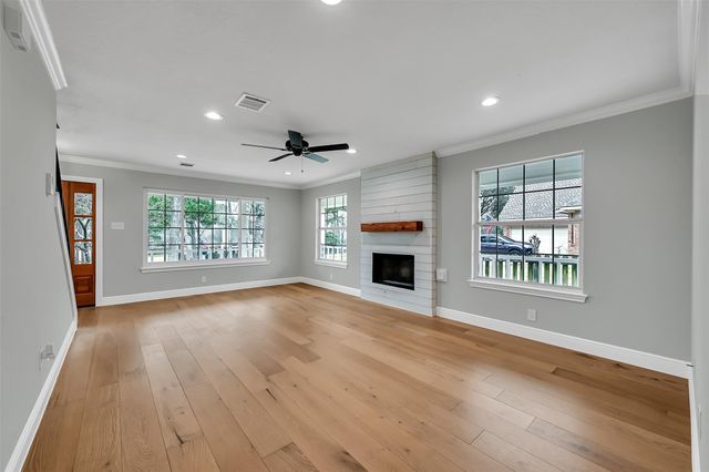 12744 Point Aquarius Boulevard, Willis, TX 77318