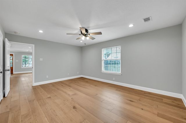 12744 Point Aquarius Boulevard, Willis, TX 77318