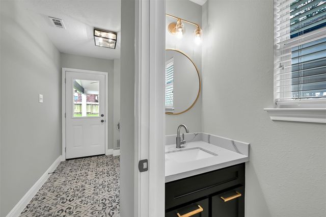 12744 Point Aquarius Boulevard, Willis, TX 77318