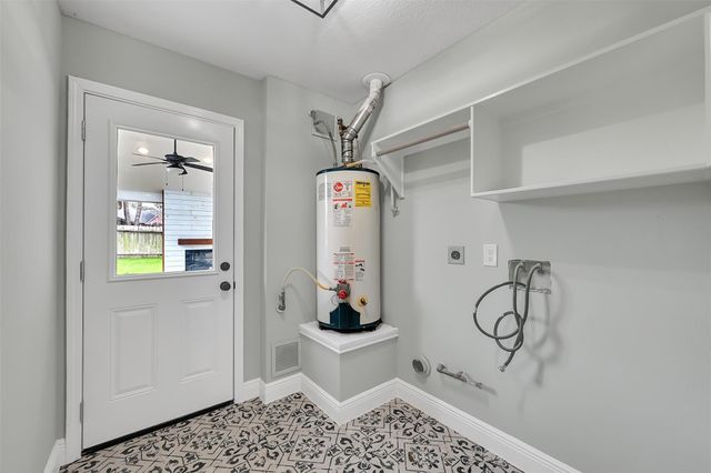 12744 Point Aquarius Boulevard, Willis, TX 77318