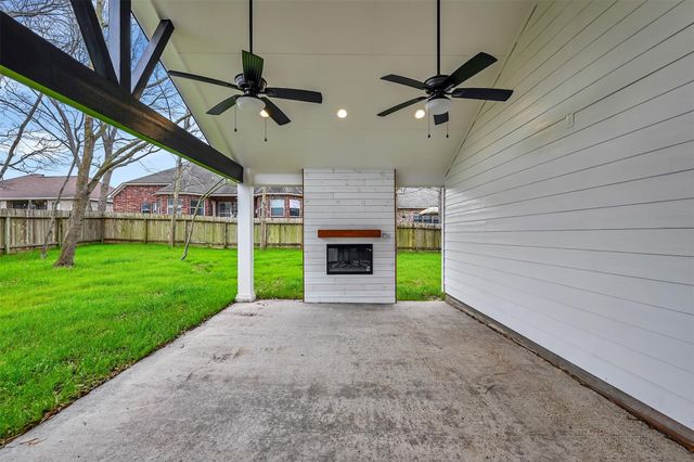 12744 Point Aquarius Boulevard, Willis, TX 77318