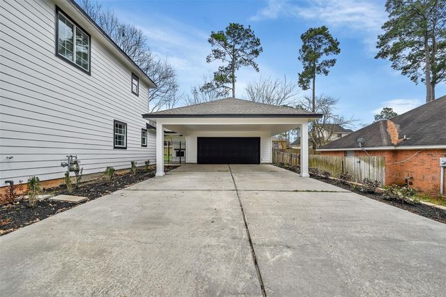 12744 Point Aquarius Boulevard, Willis, TX 77318