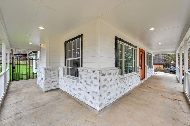 12744 Point Aquarius Boulevard, Willis, TX 77318