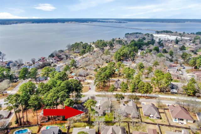 12744 Point Aquarius Boulevard, Willis, TX 77318