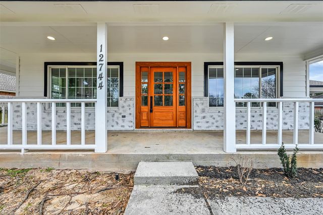 12744 Point Aquarius Boulevard, Willis, TX 77318