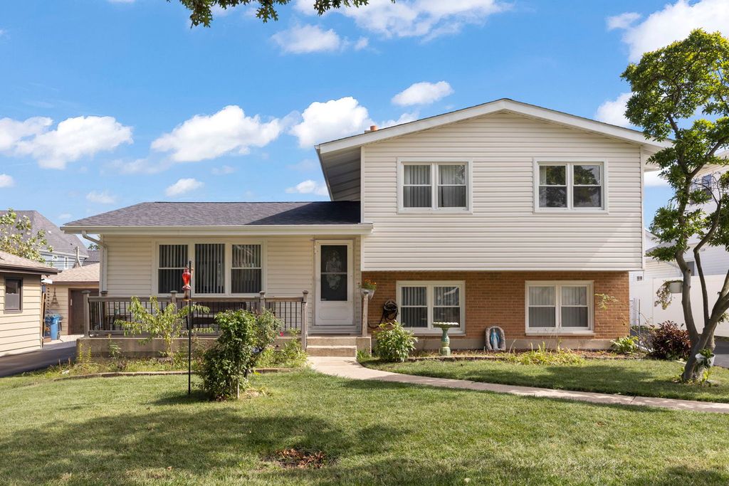 639 N Indiana Street, Elmhurst, IL 60126 — exterior