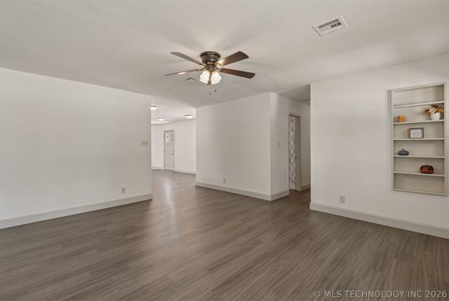 2439 S 123rd East Ave Avenue E, Tulsa, OK 74129