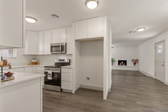 2439 S 123rd East Ave Avenue E, Tulsa, OK 74129