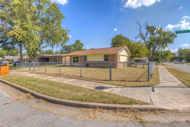 2439 S 123rd East Ave Avenue E, Tulsa, OK 74129