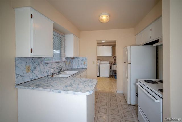 33711 Floyd Street, Clinton Township, MI 48035