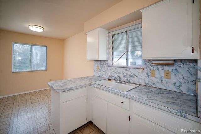 33711 Floyd Street, Clinton Township, MI 48035