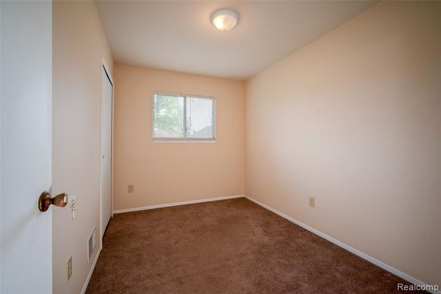33711 Floyd Street, Clinton Township, MI 48035