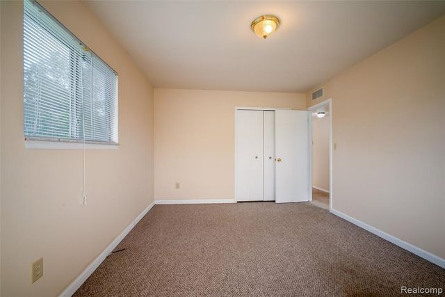 33711 Floyd Street, Clinton Township, MI 48035