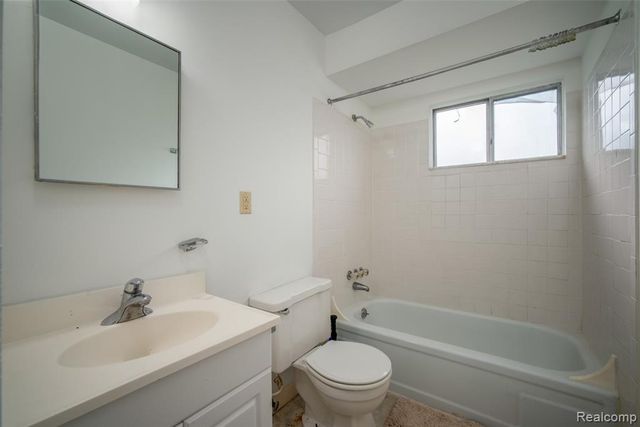 33711 Floyd Street, Clinton Township, MI 48035