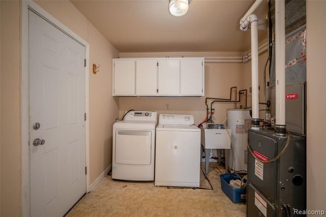 33711 Floyd Street, Clinton Township, MI 48035
