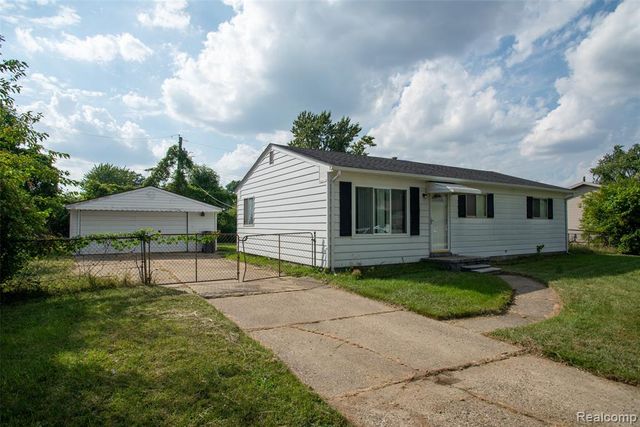 33711 Floyd Street, Clinton Township, MI 48035