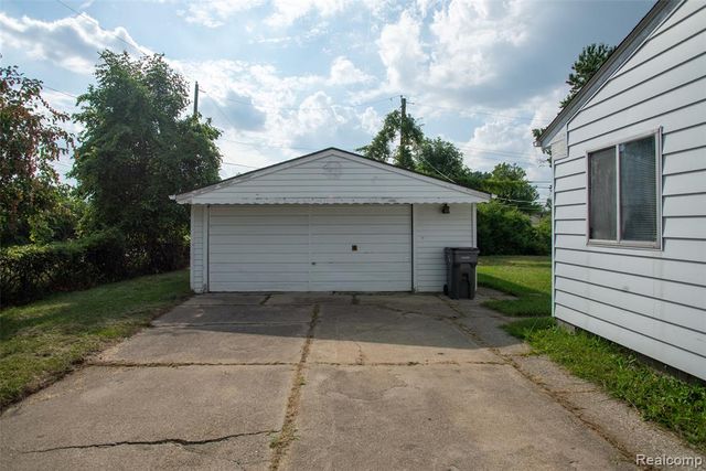 33711 Floyd Street, Clinton Township, MI 48035