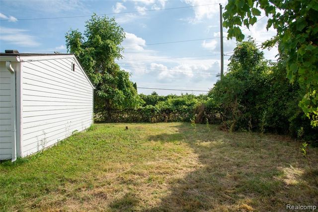 33711 Floyd Street, Clinton Township, MI 48035