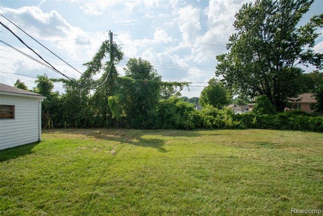 33711 Floyd Street, Clinton Township, MI 48035