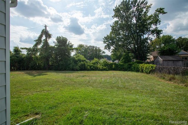 33711 Floyd Street, Clinton Township, MI 48035