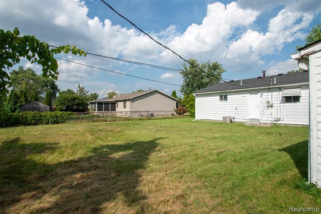 33711 Floyd Street, Clinton Township, MI 48035