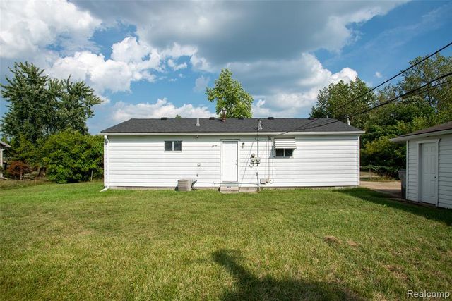 33711 Floyd Street, Clinton Township, MI 48035