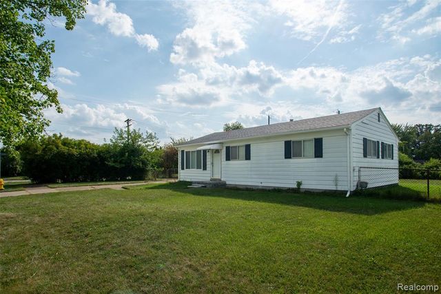 33711 Floyd Street, Clinton Township, MI 48035
