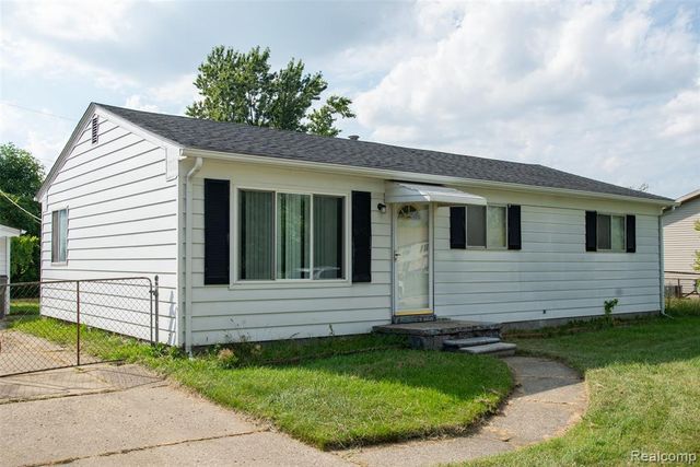 33711 Floyd Street, Clinton Township, MI 48035