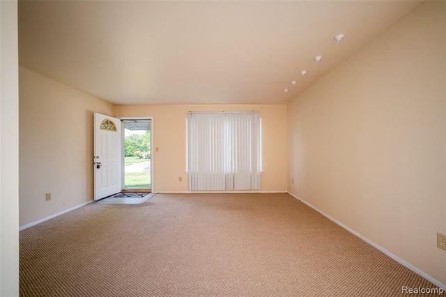 33711 Floyd Street, Clinton Township, MI 48035