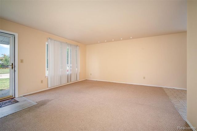 33711 Floyd Street, Clinton Township, MI 48035