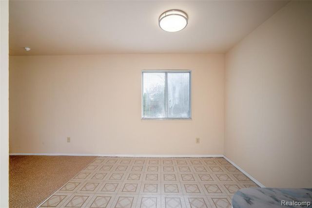 33711 Floyd Street, Clinton Township, MI 48035