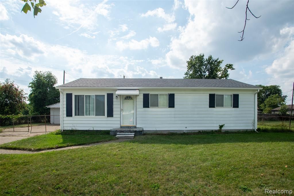 33711 Floyd Street, Clinton Township, MI 48035