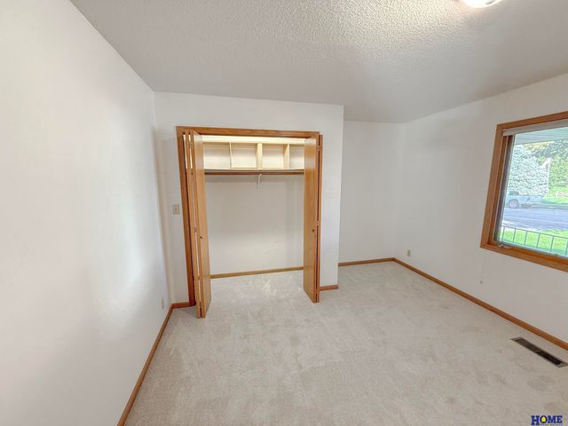 5711 Enterprise Drive, Lincoln, NE 68521