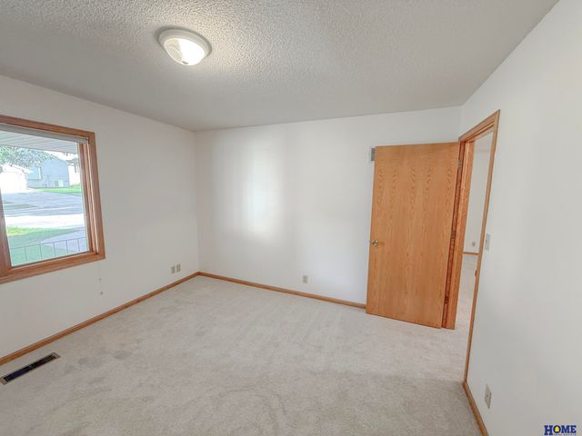 5711 Enterprise Drive, Lincoln, NE 68521