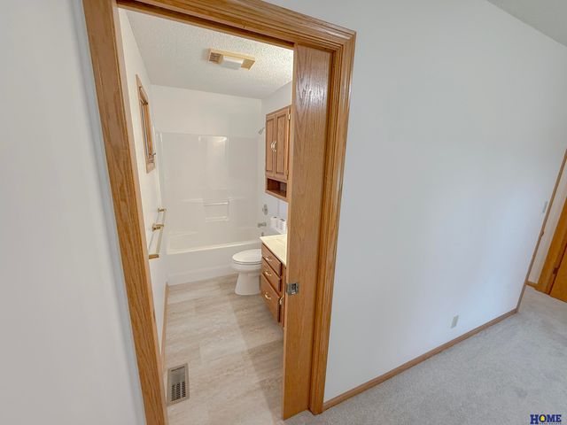 5711 Enterprise Drive, Lincoln, NE 68521