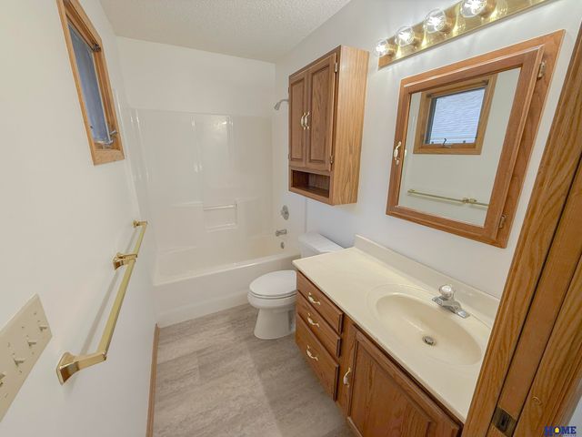 5711 Enterprise Drive, Lincoln, NE 68521