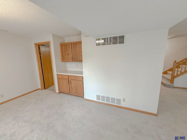 5711 Enterprise Drive, Lincoln, NE 68521