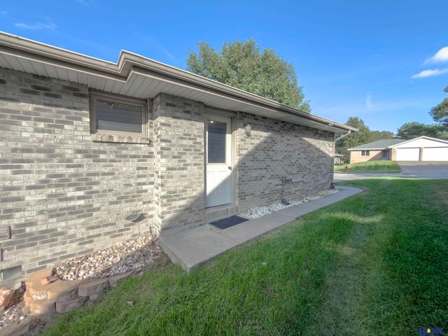 5711 Enterprise Drive, Lincoln, NE 68521