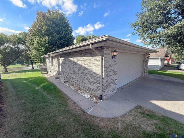5711 Enterprise Drive, Lincoln, NE 68521