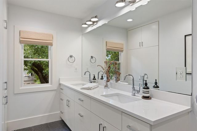2000 Rundell PL, Austin, TX 78704