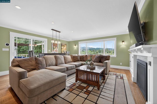 285 Apollo Way, Pleasant Hill, CA 94523