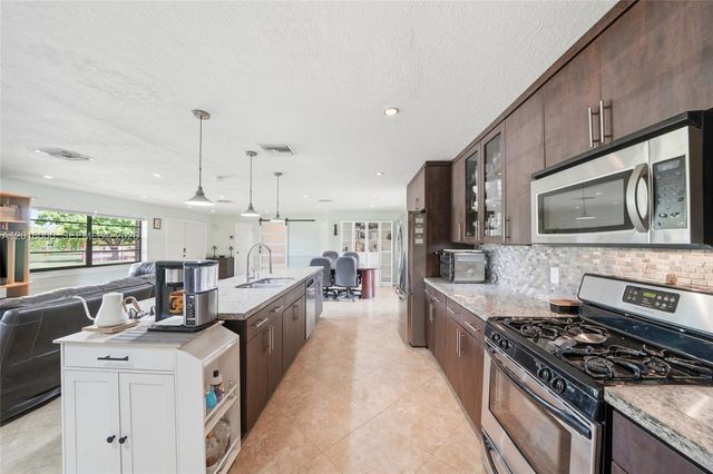 25851 SW 152nd Ct, Homestead, FL 33032