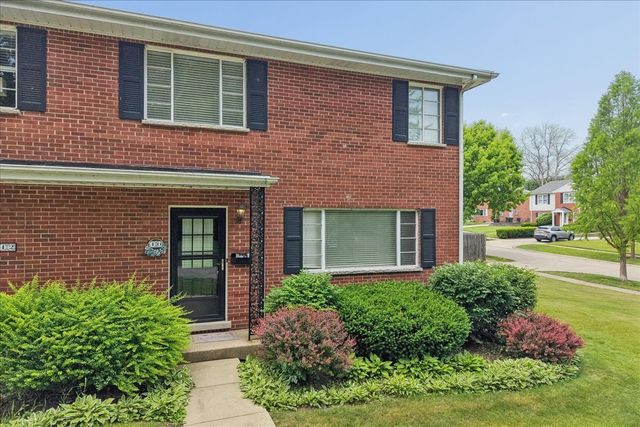 40 S Maywood Road 40, Lake Forest, IL 60045