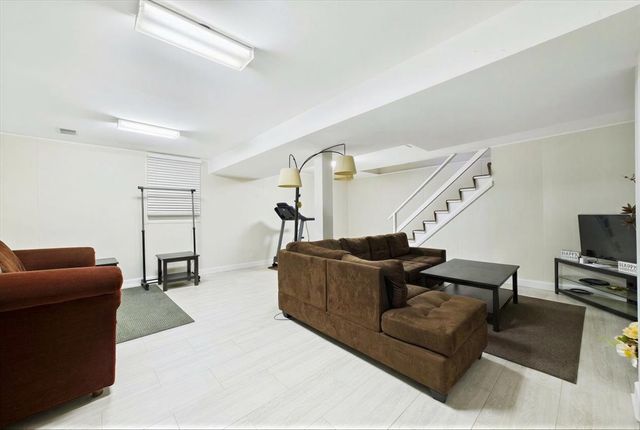 40 S Maywood Road 40, Lake Forest, IL 60045